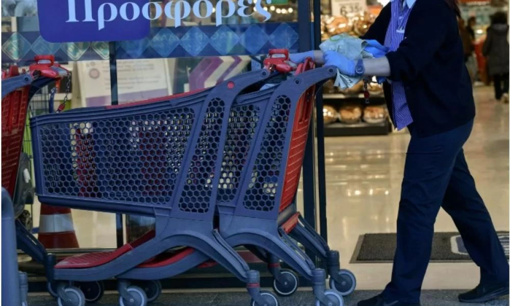 Ακρίβεια: '"Τυφώνας" ανατιμήσεων και μεγάλες αυξήσεις σε βασικά προϊόντα (βίντεο)